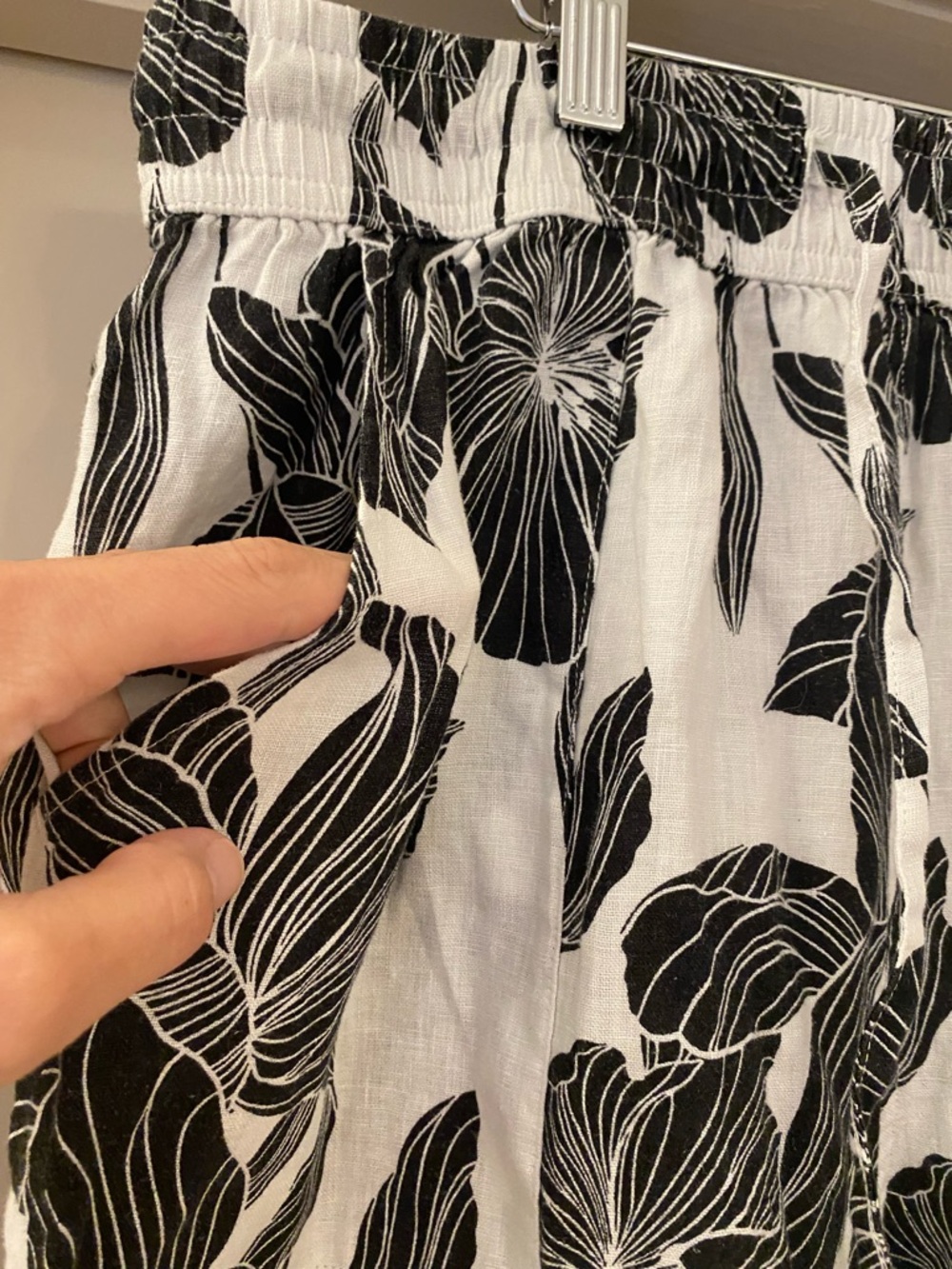 Tahari New without Tag Black and White Floral 100% Linen Wide Leg Pants - Picture 2 of 4